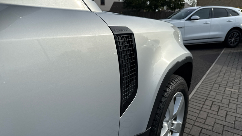 Land Rover Defender 90 Diesel 3.0 D200 Hard Top Auto